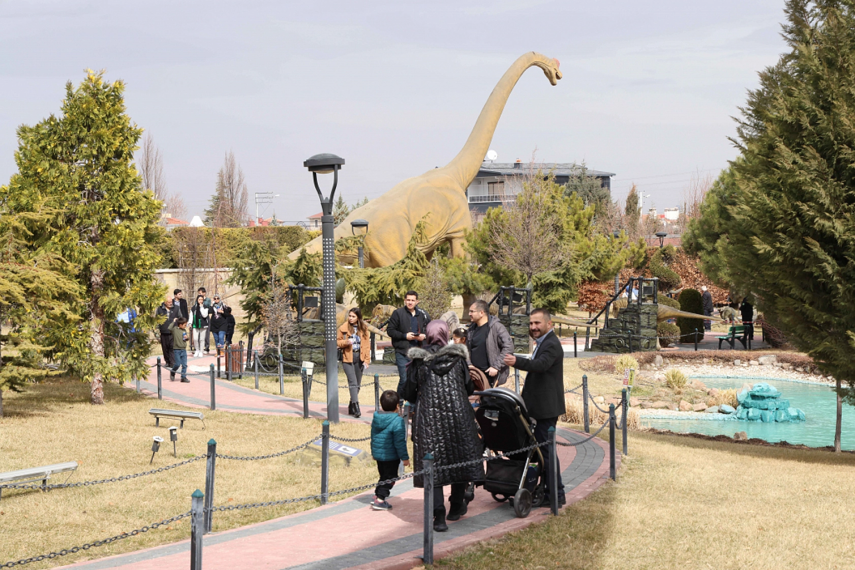 Başkan Kavuş depremzedeleri 80 Binde Devr-i Alem'de ağırladı