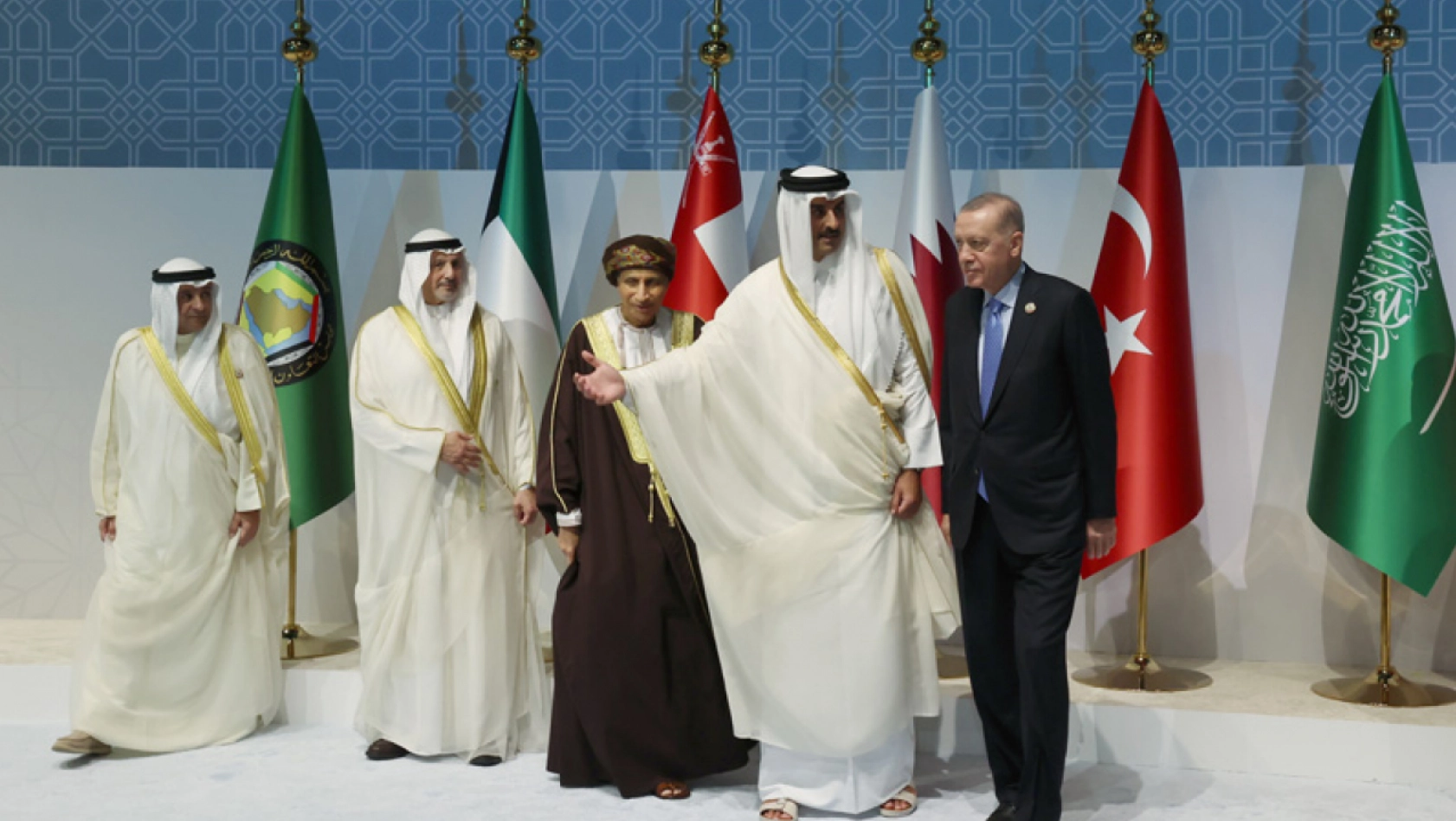 Erdoğan, Körfez Zirvesi'nde Türkiye-Körfez İşbirliğini Güçlendirdi, Gazze'deki İsrail Suçlarına Tepki Gösterdi