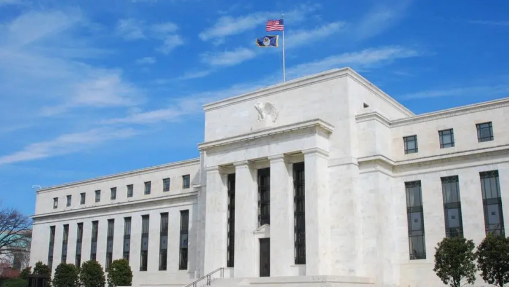 Fed, faiz oranlarını sabit tuttu, enflasyon risklerine dikkat çekti