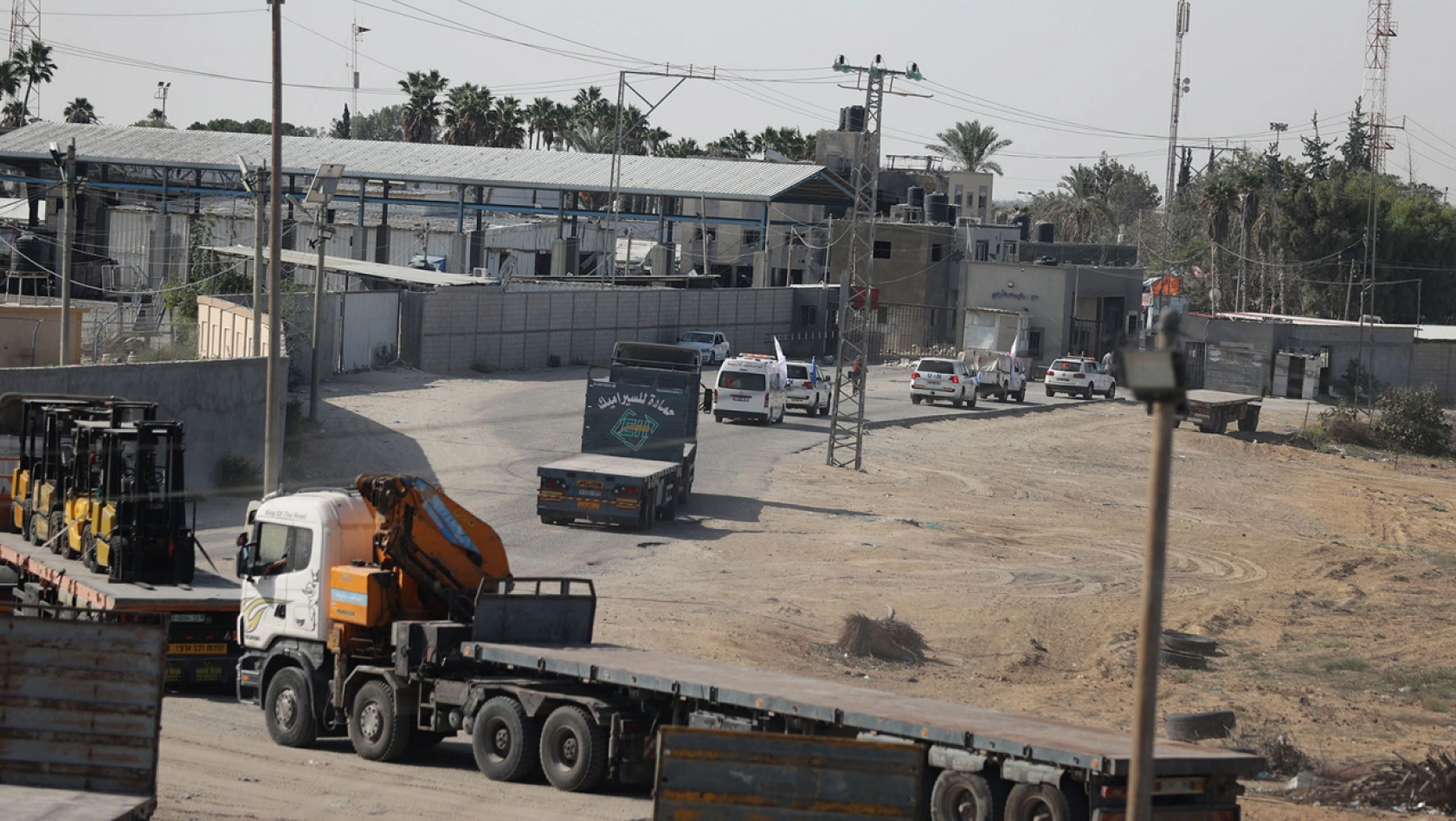 Gazze'ye insani yardım ulaştırmak için sınır kapısı açıldı