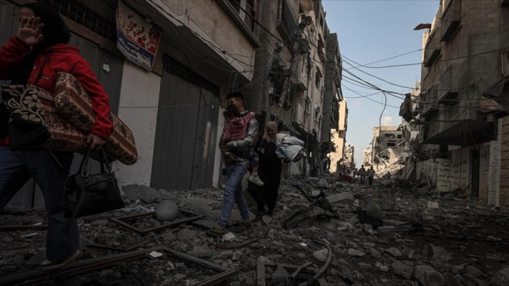 İsrail, Gazze'deki Mülteci Kampındaki Çarşıyı Bombaladı: Ölü ve Yaralılar Var