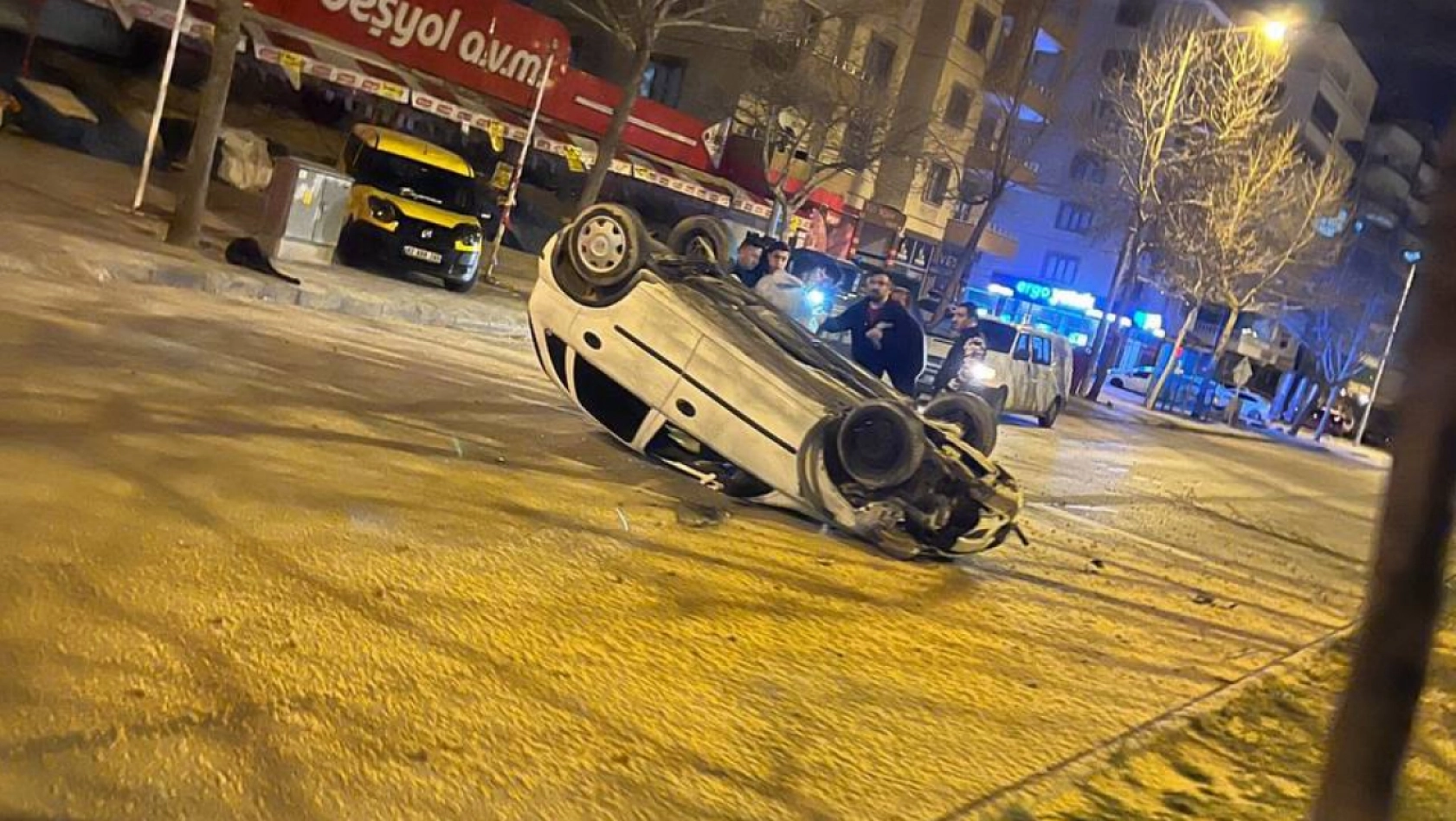 Konya'da Araç Takla Attı: Şans eseri Yaralanan Olmadı