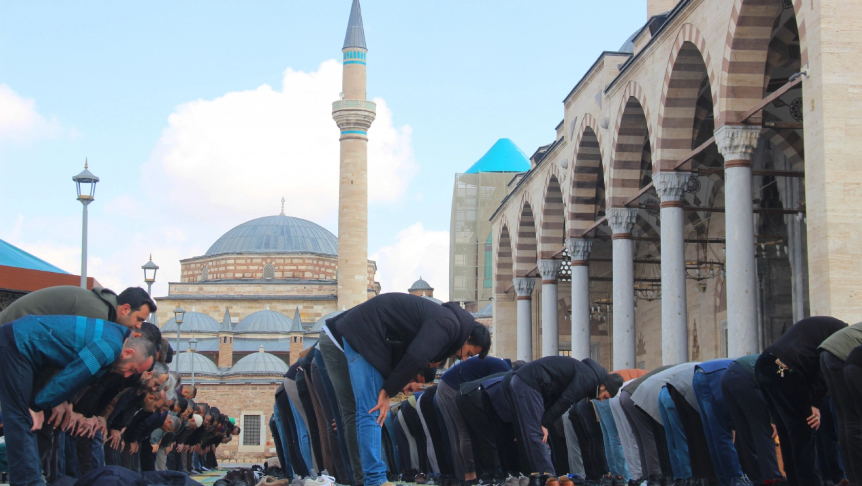 Konya'da Ramazan Ayının İlk Cuma Namazı Kılındı