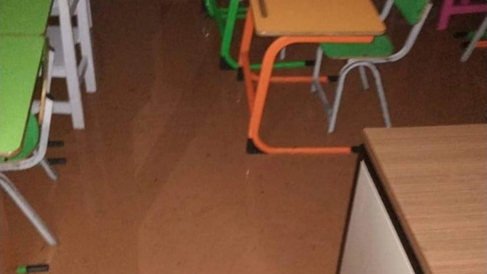 Konya'da Şiddetli Yağışlar Sonucu Derbent'te Bir Okulu Su Bastı