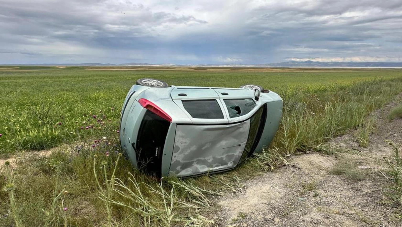 Kulu İlçesinde Otomobilin Şarampole Devrilmesi Sonucu 3 Kişi Yaralandı