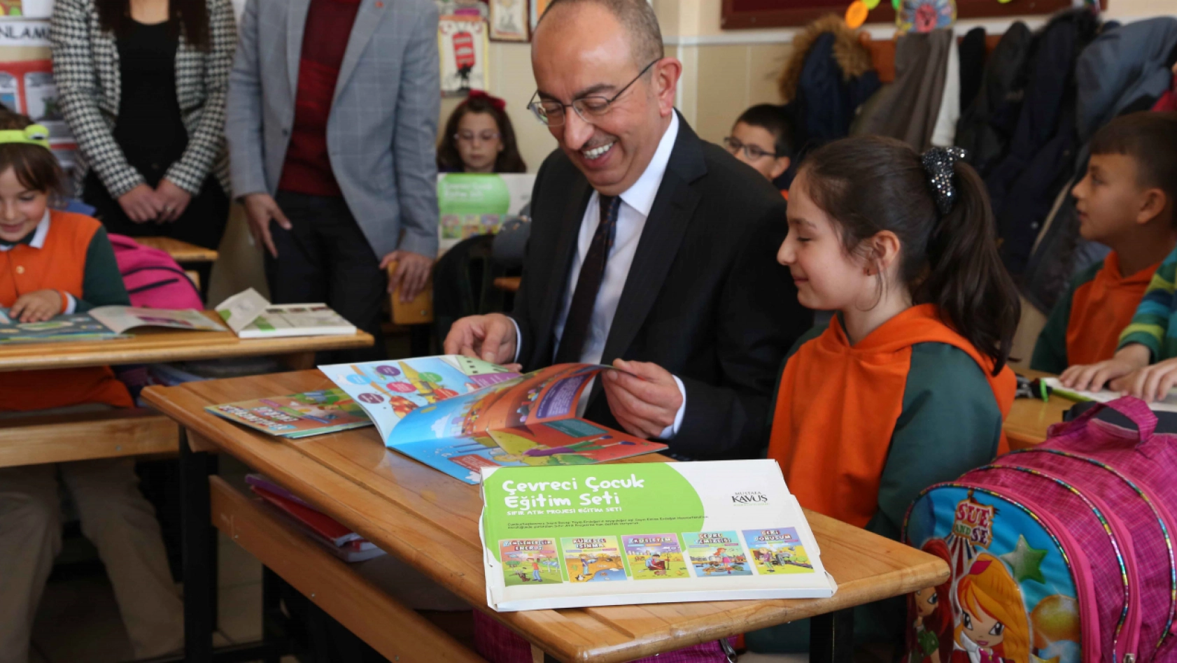 Meram Belediyesi, 'Çevreci Çocuk Eğitim Seti' dağıtarak öğrencileri bilinçlendirdi