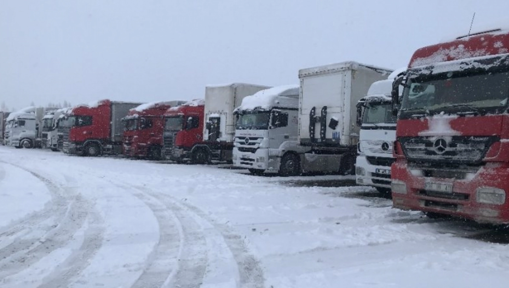 Antalya-Konya karayolunda ulaşıma kar engeli