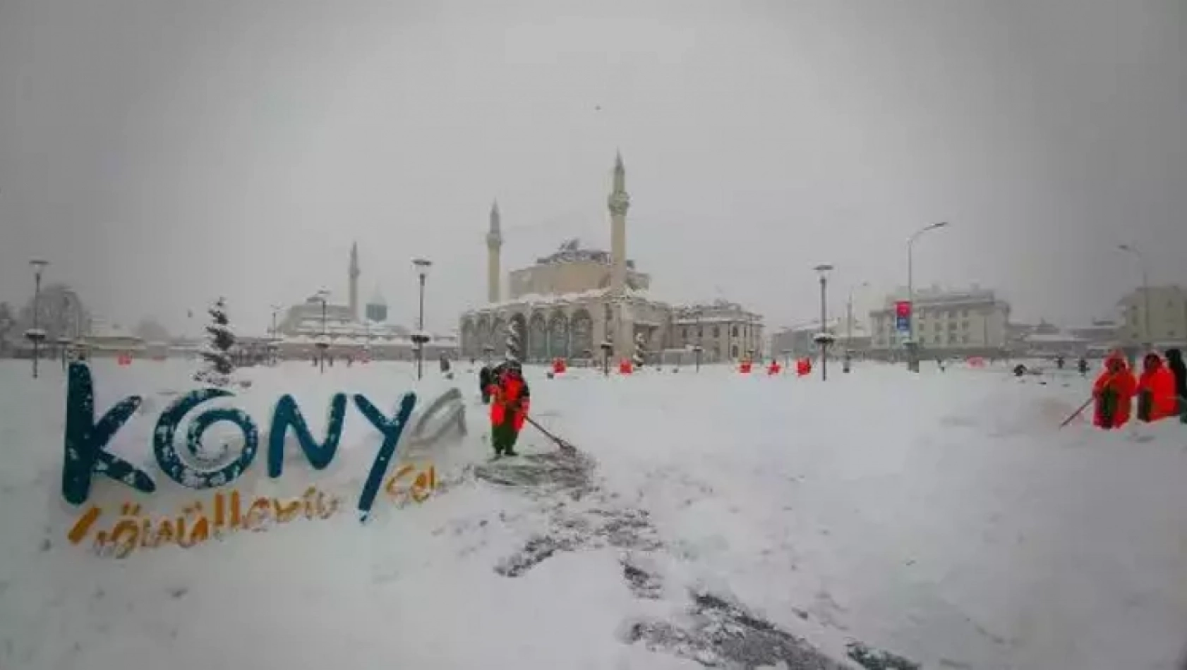 Konya'da sağanak yağış rekor kırdı mevsimin ilk karı düştü