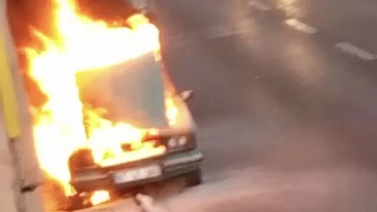 Konya merkezde araç yandı | trafik durdu