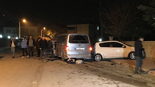 Konya'da polisten kaçarken araçlara çarptı kaçmaya devam etti