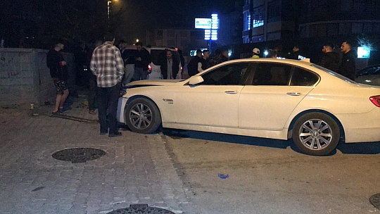 Konya'da polisten kaçarken araçlara çarptı kaçmaya devam etti