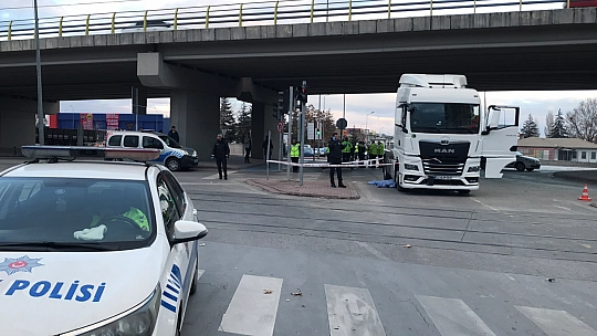 Konya'da tırın altında kalan motosiklet sürücüsü hayatını kaybetti