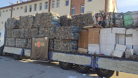 Baba ve oğlu kaçakçılık yaparken yakalandı