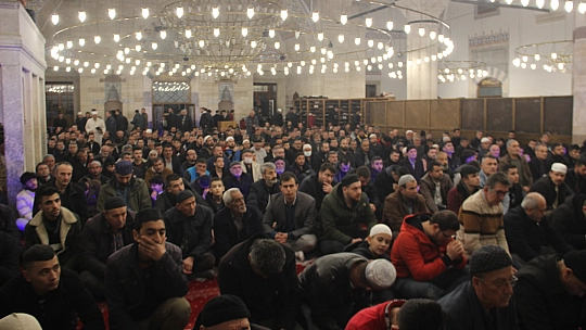 Konya Berat Kandili'nde camileri doldurdu