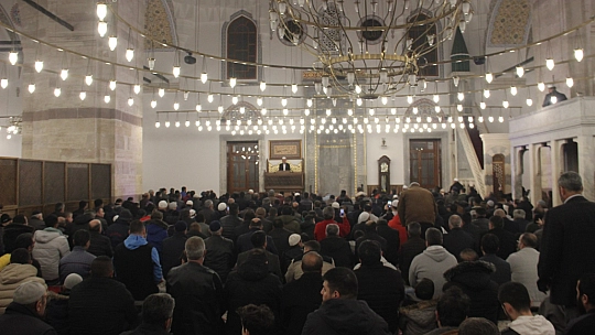 Konya Berat Kandili'nde camileri doldurdu