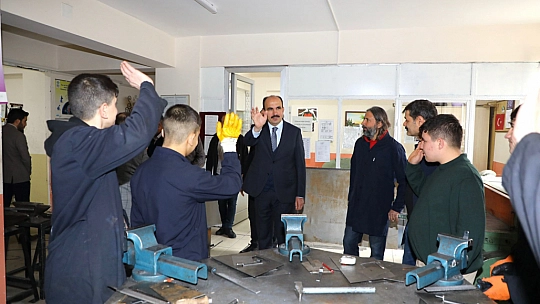 Başkan Altay Deprem Bölgesinde Görev Yapan Personellere Teşekkür Etti
