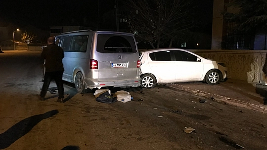 Konya'da polisten kaçarken araçlara çarptı kaçmaya devam etti