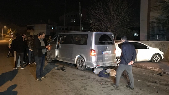 Konya'da polisten kaçarken araçlara çarptı kaçmaya devam etti