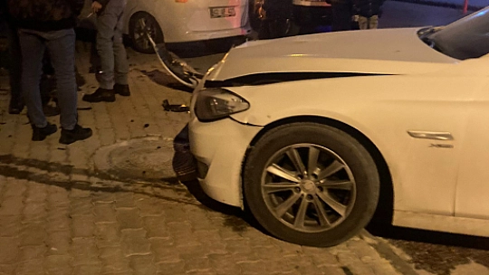 Konya'da polisten kaçarken araçlara çarptı kaçmaya devam etti