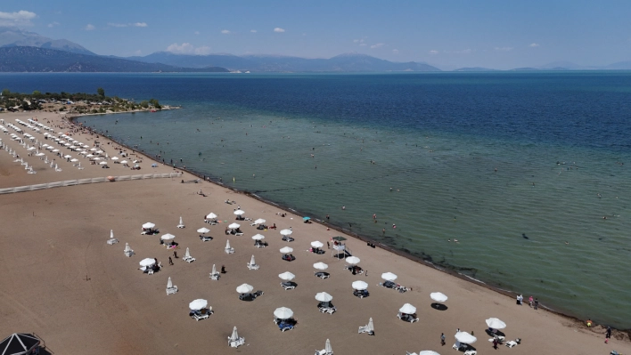 Karaburun Plajı'nda Ziyaretçi Akını