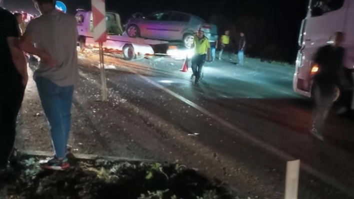 Konya-Afyon Yolu Üzerinde Korkunç Kaza! 2 ölü, 7 yaralı var.