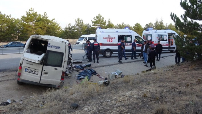 Tarım işçilerini taşıyan minibüs devrildi