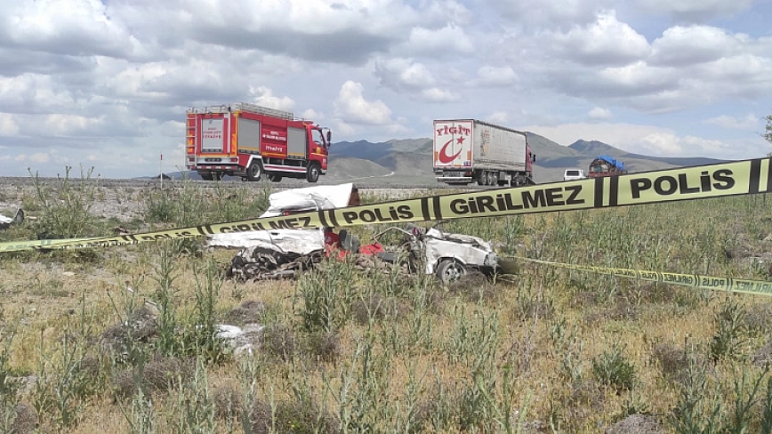 KONYA'da TIR'a Çarpan Otomobilin Sürücüsü Hayatını Kaybetti