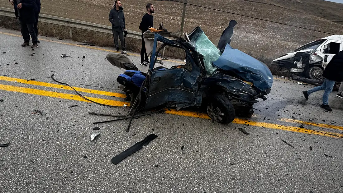 Ankara’da Feci Kaza: Servis Aracı ile Otomobil Çarpıştı!