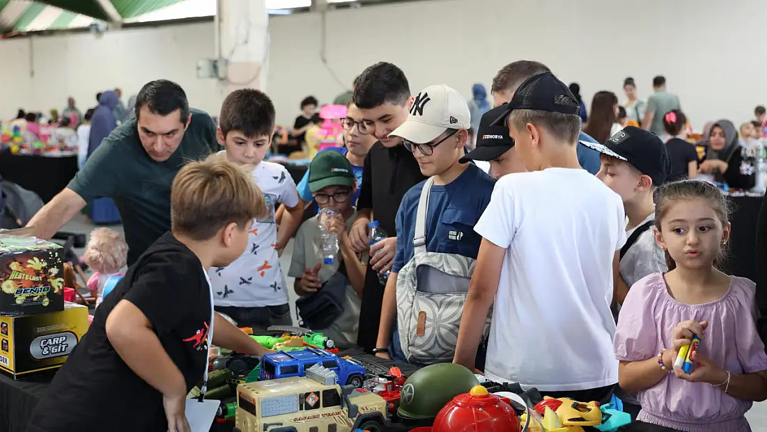 Konya'da Çocuklar Ticareti Öğrendi: 2. El Oyuncak Pazarı'nda Hem Eğlendiler Hem Kazandılar