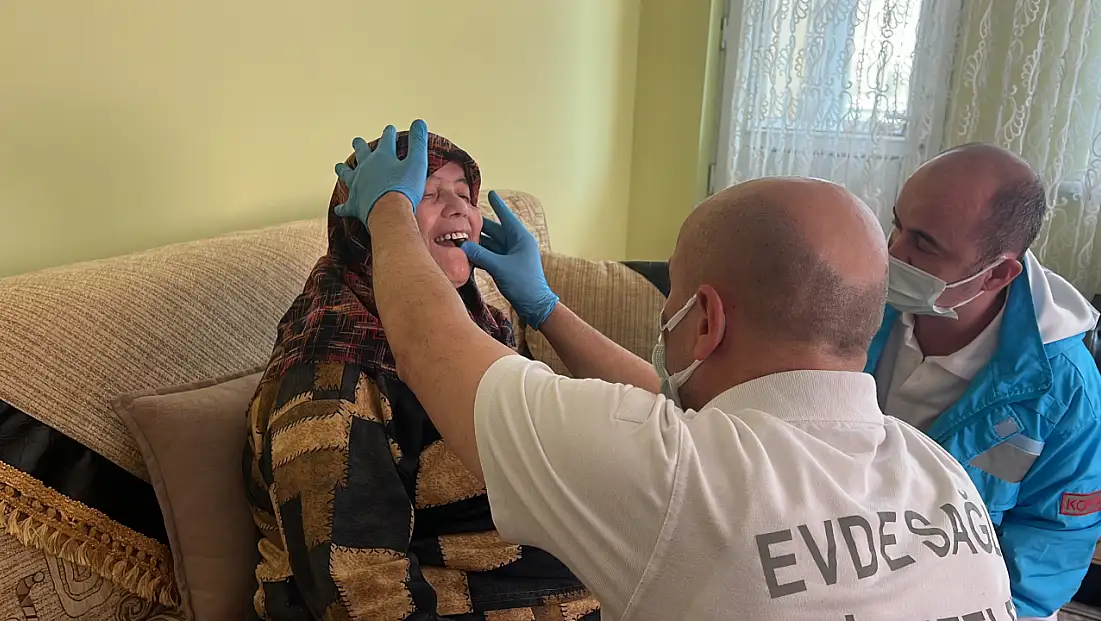 Konya’da evde diş sağlığı hizmeti hayatları kolaylaştırıyor