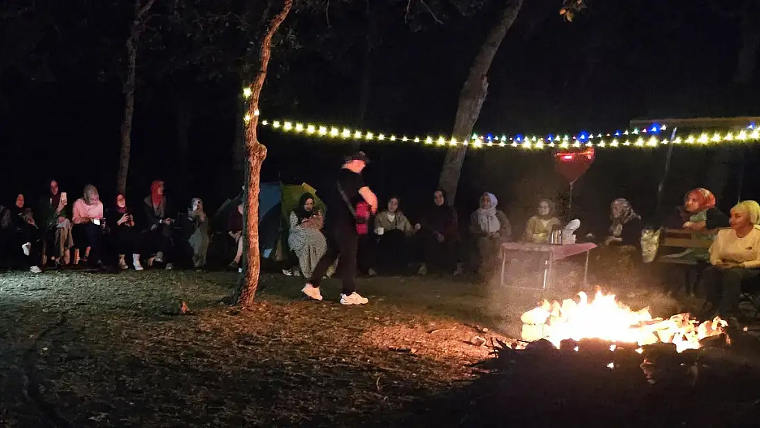 Konya'da 50 Yaş Üstü Teyzeler Çadırlarını Kapıp Kampa Gitti