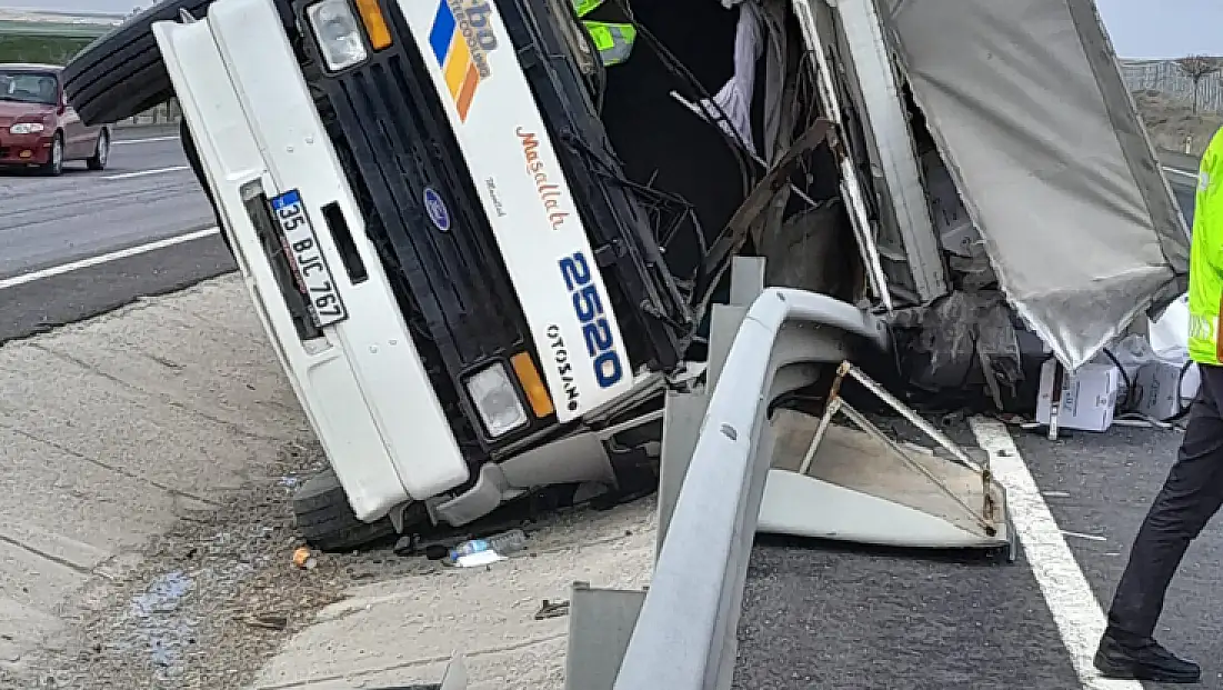 Tarım ilacı yüklü kamyon devrildi, şoför hayatını kaybetti