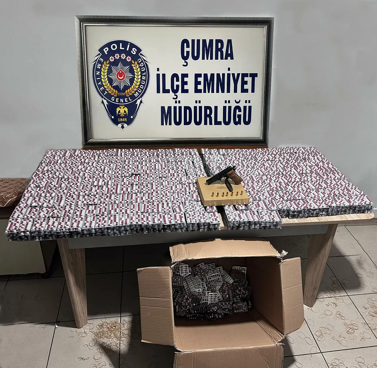 ILGIN VE ÇUMRA'DA UYUŞTURUCU OPERASYONLARI: 40 BİNİ AŞKIN SENTETİK HAP ELE GEÇİRİLDİ, 5 KİŞİ TUTUKLANDI