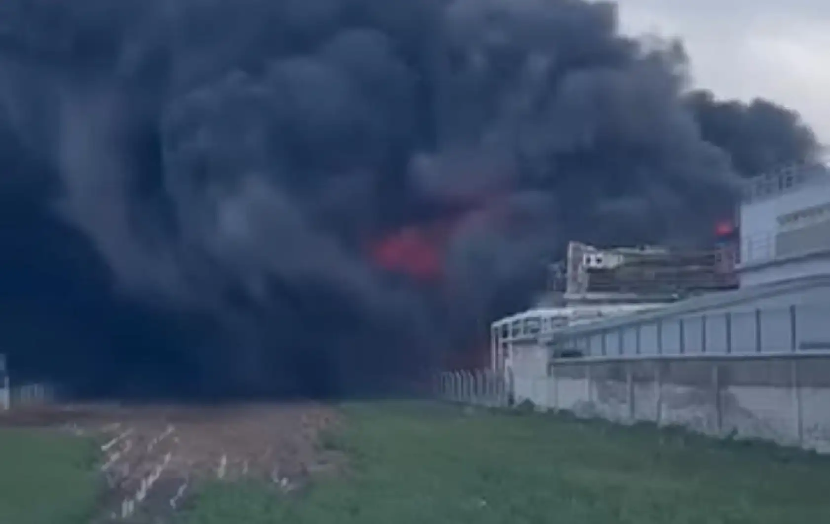 Konya'da tavuk çiftliğinde yangın! Ekipler seferber oldu