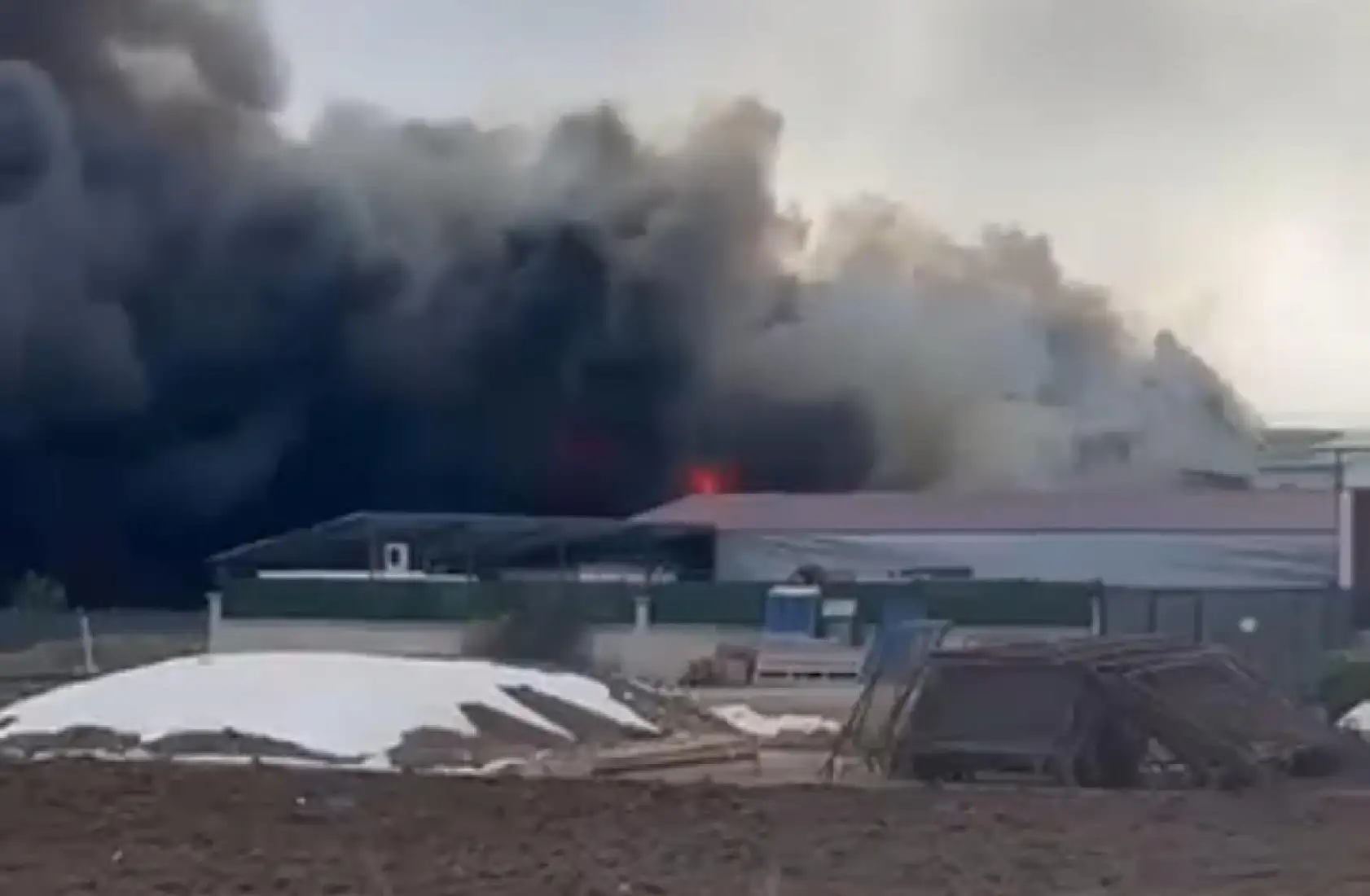 Konya'da tavuk çiftliğinde yangın! Ekipler seferber oldu