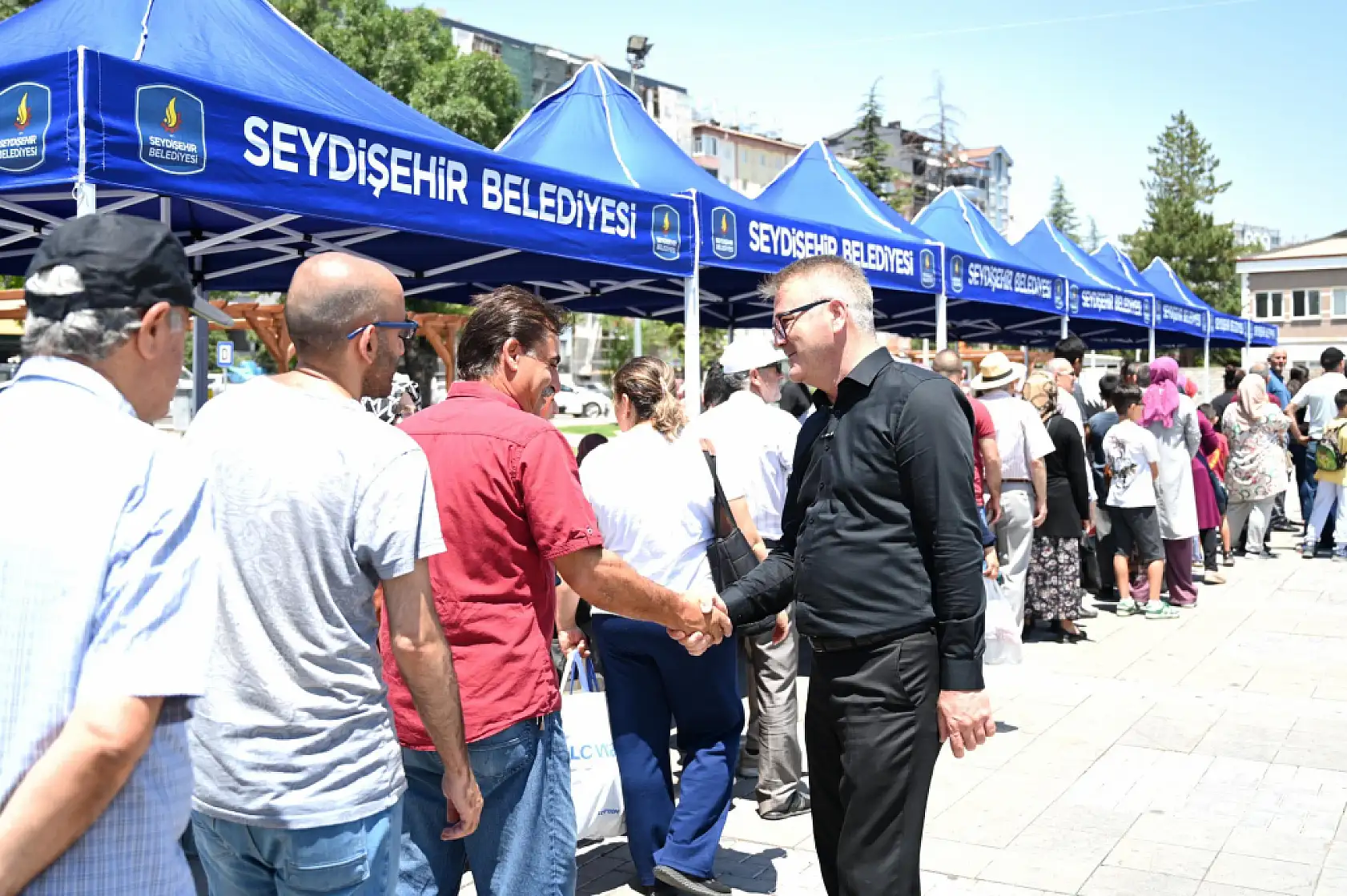 Seydişehir'de Aşure Kazanları Kaynadı: Başkan Kepçenin Başına Geçti