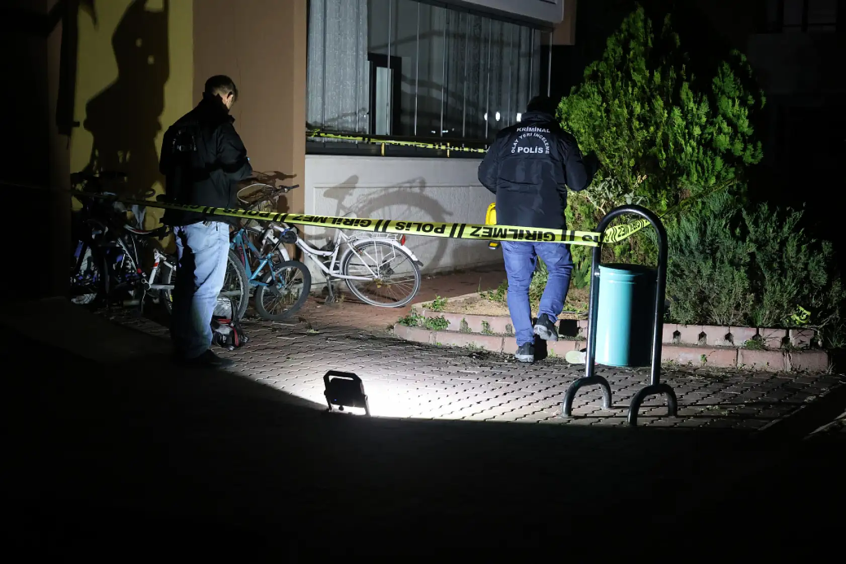 Öğretmen karısını öldüren zanlı bıçak araştırması yapıp, 'Aklın varsa Konya'yı terk' diye tehdit etmiş