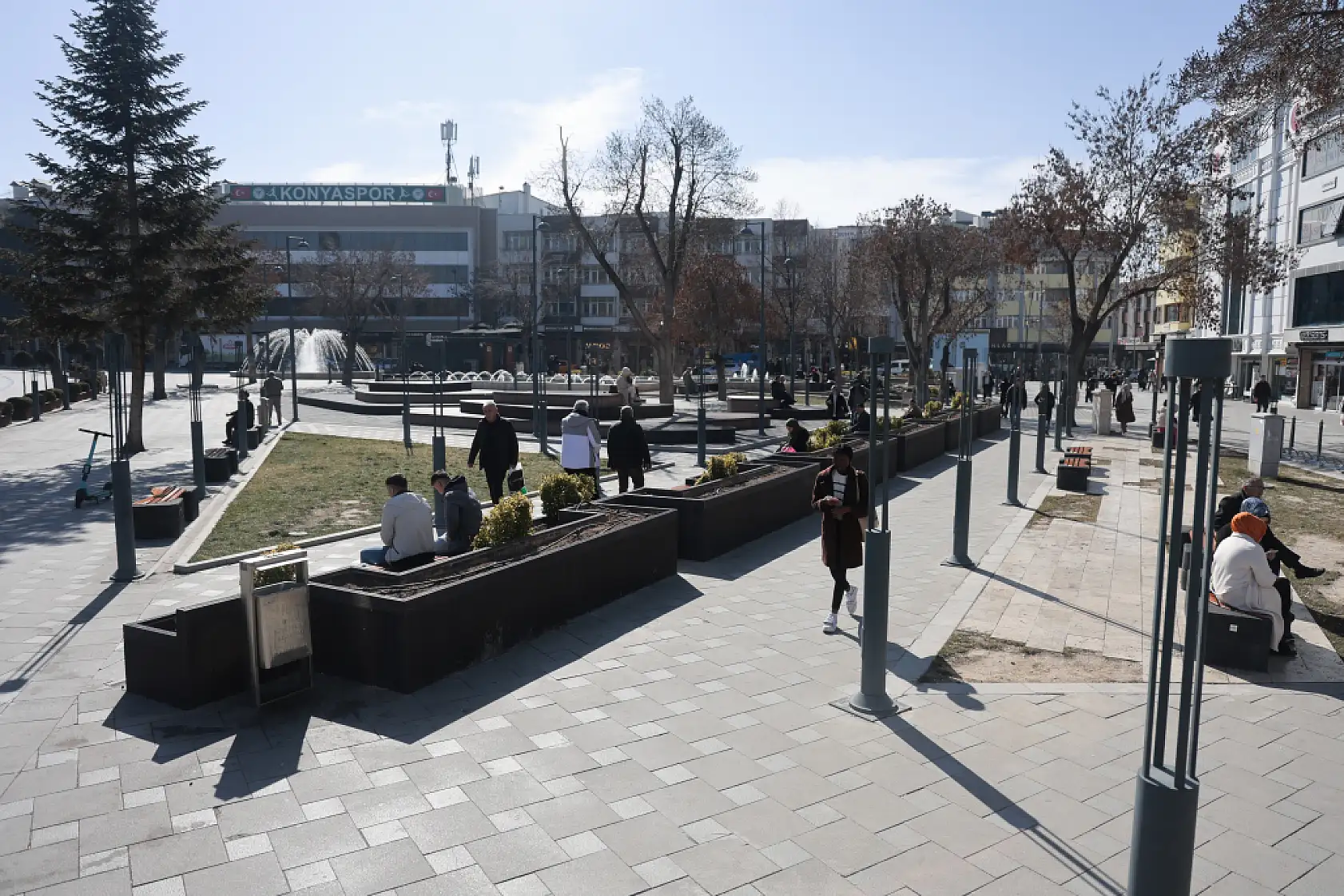 Konya'da Şubat Ortasında Bahar Havası: Vatandaşlar Güneşin Tadını Çıkardı