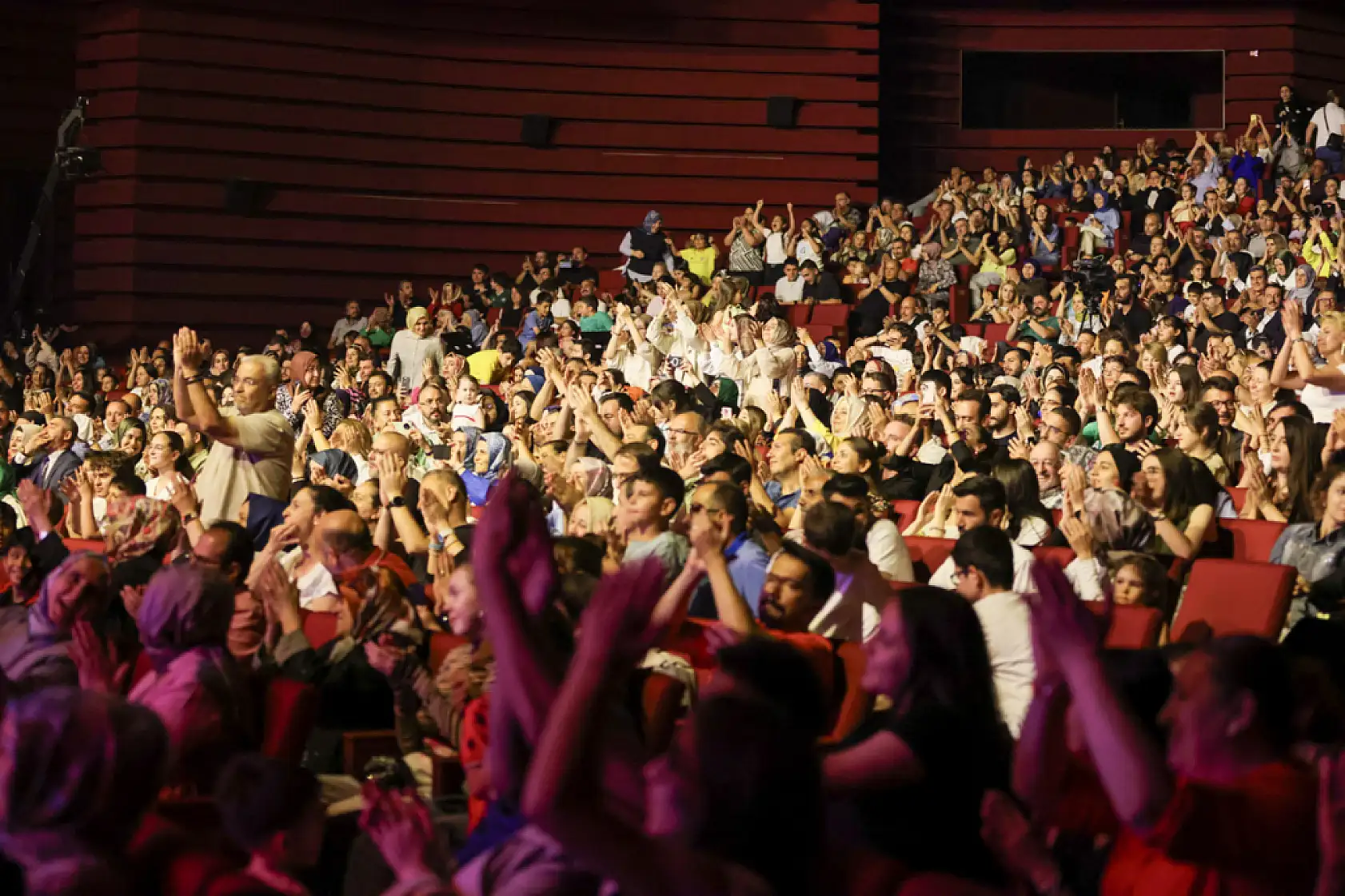 Minik Sanatçılardan Barış Manço'ya Vefa: Konya'da Unutulmaz Gece