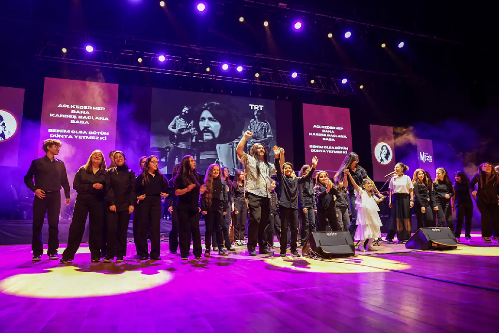 Minik Sanatçılardan Barış Manço'ya Vefa: Konya'da Unutulmaz Gece