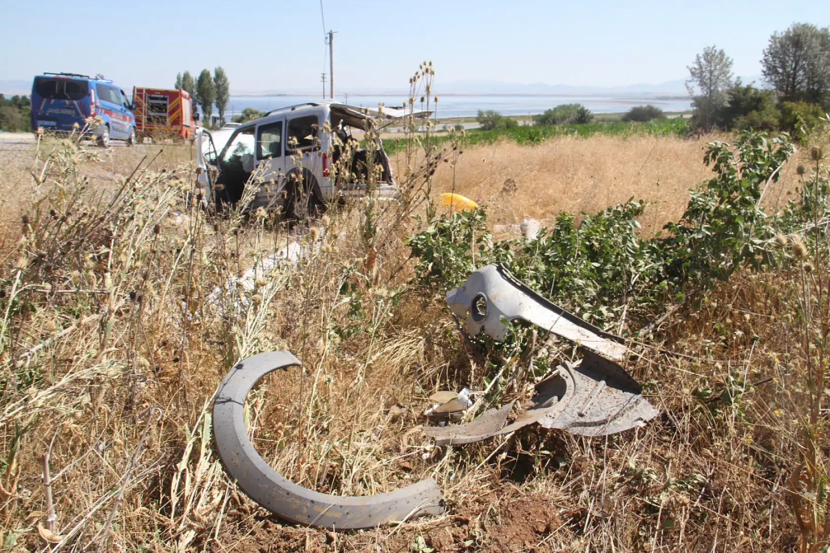 Beyşehir-Antalya Yolunda Feci Kaza: Önce Ağaca Sonra Direğe Çarpan Araçta 5 Kişi Yaralandı, 1'i Ağır