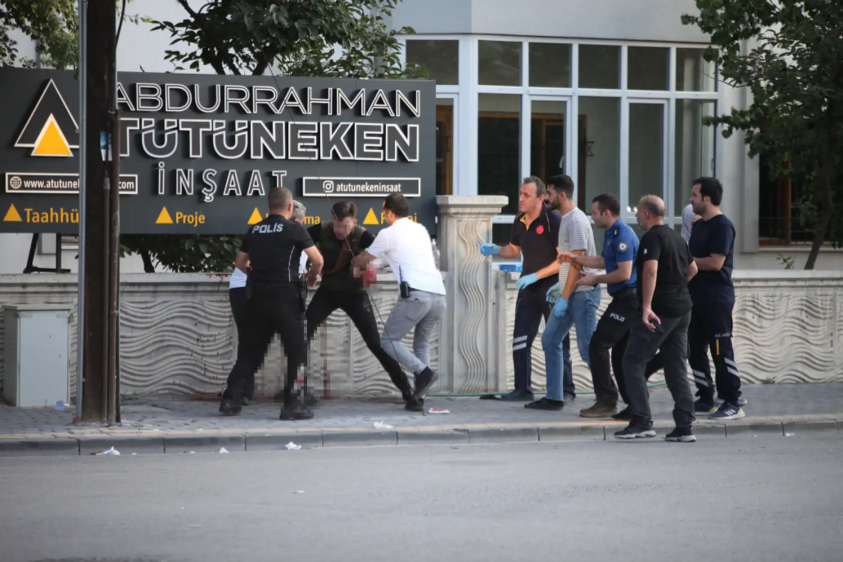 Konya'da Sevgilisinden Ayrılan Genç Önce Ateş Açtı, Sonra Kendine Zarar Verdi