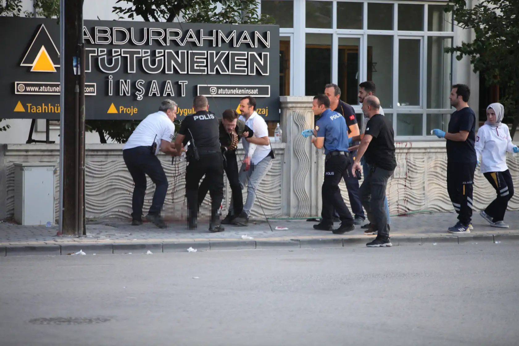 Konya'da Sevgilisinden Ayrılan Genç Önce Ateş Açtı, Sonra Kendine Zarar Verdi