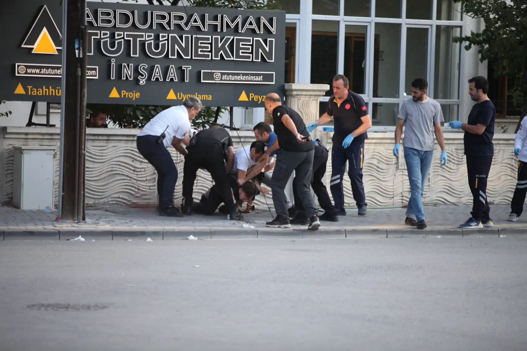 Konya'da Sevgilisinden Ayrılan Genç Önce Ateş Açtı, Sonra Kendine Zarar Verdi