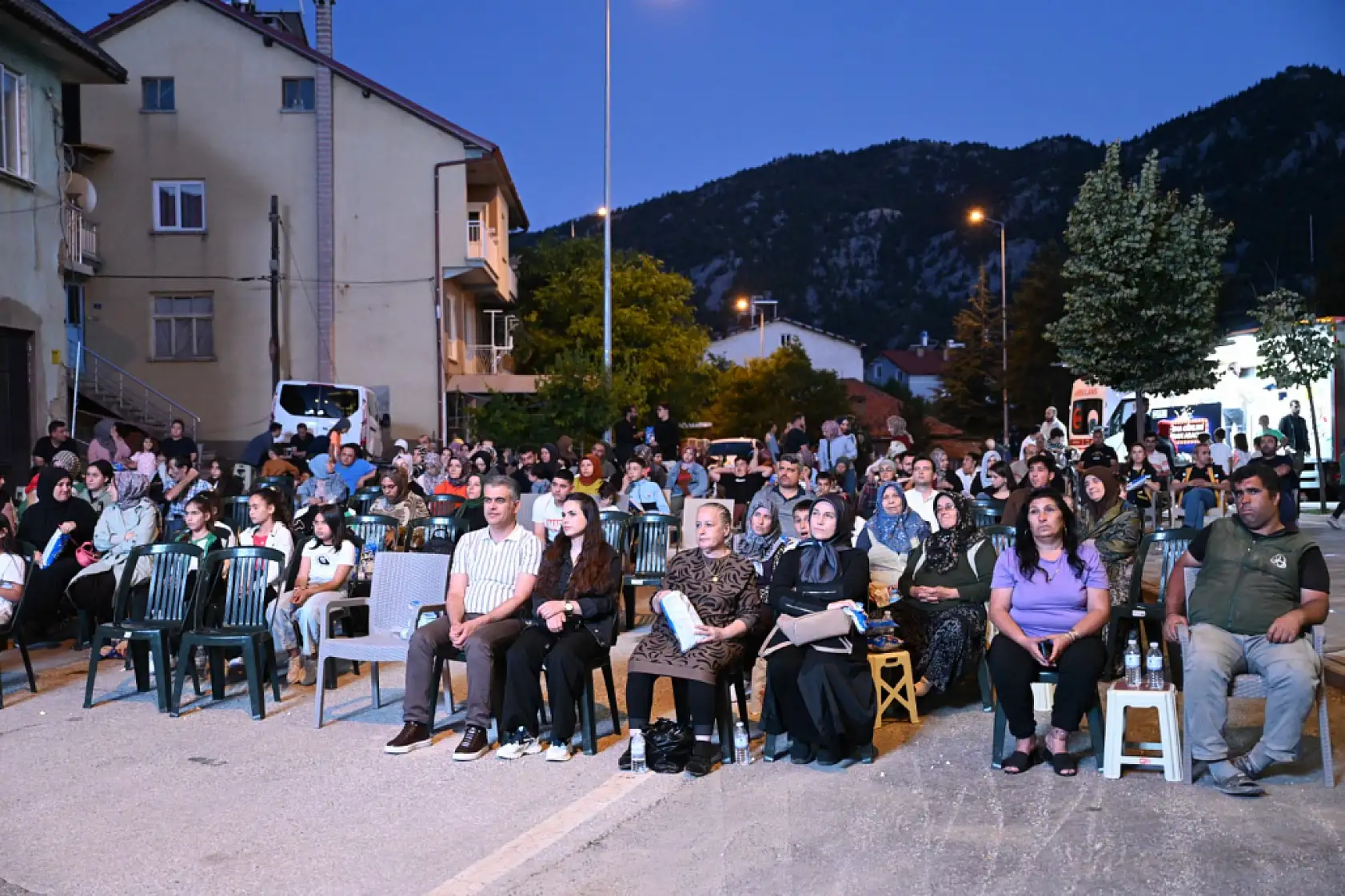 Büyükşehir'den Yaz Akşamlarına Sinema Keyfi: 101 Mahallede Gösterim