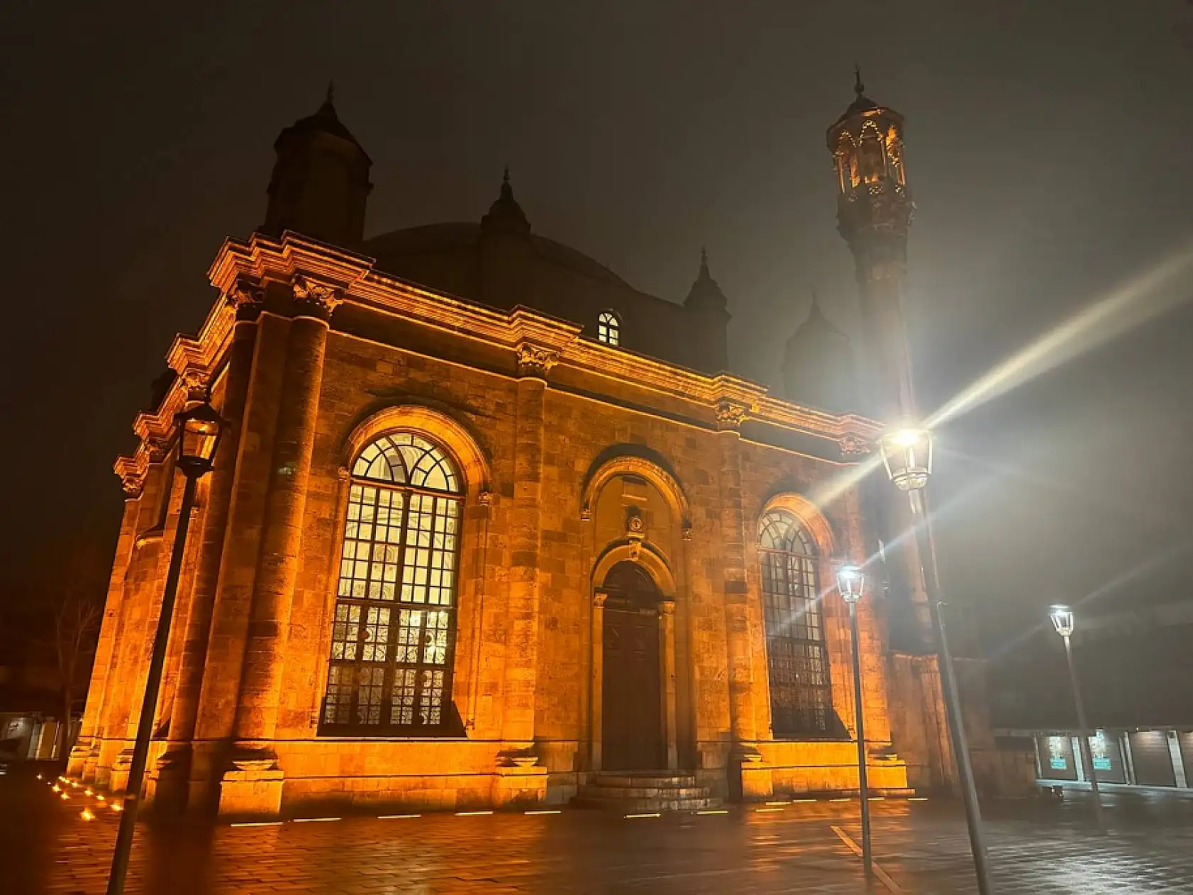 Konya'nın Tarihi Mekanları: Aziziye Camii