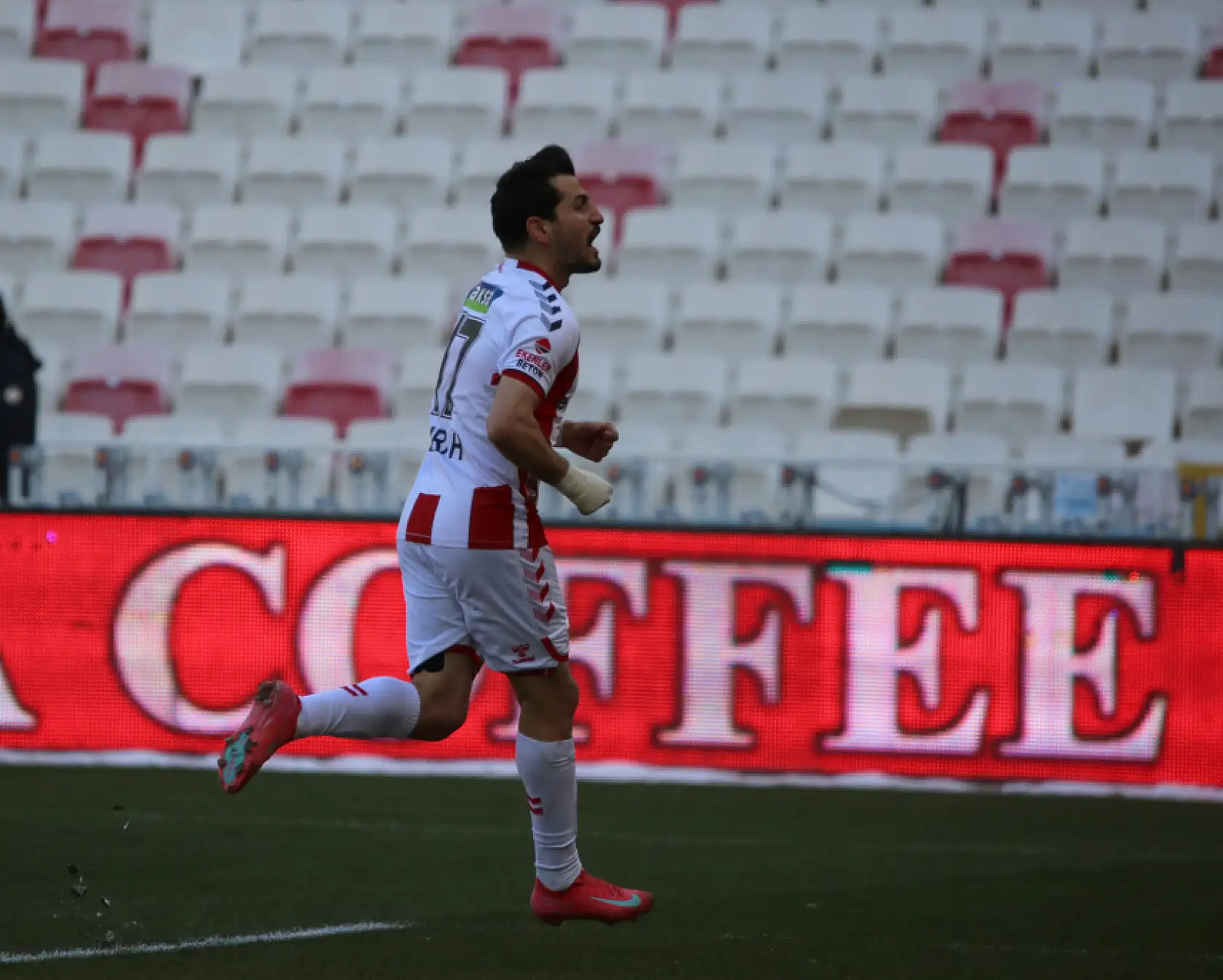 Sivasspor ve Konyaspor İlk Yarıda Yenişemedi: 1-1
