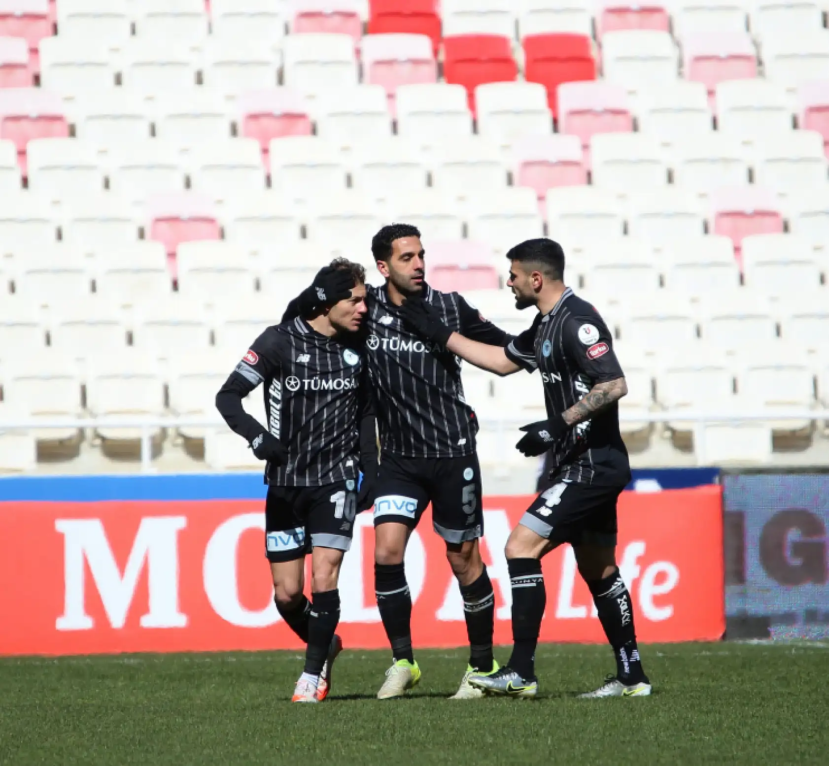 Sivasspor ve Konyaspor İlk Yarıda Yenişemedi: 1-1