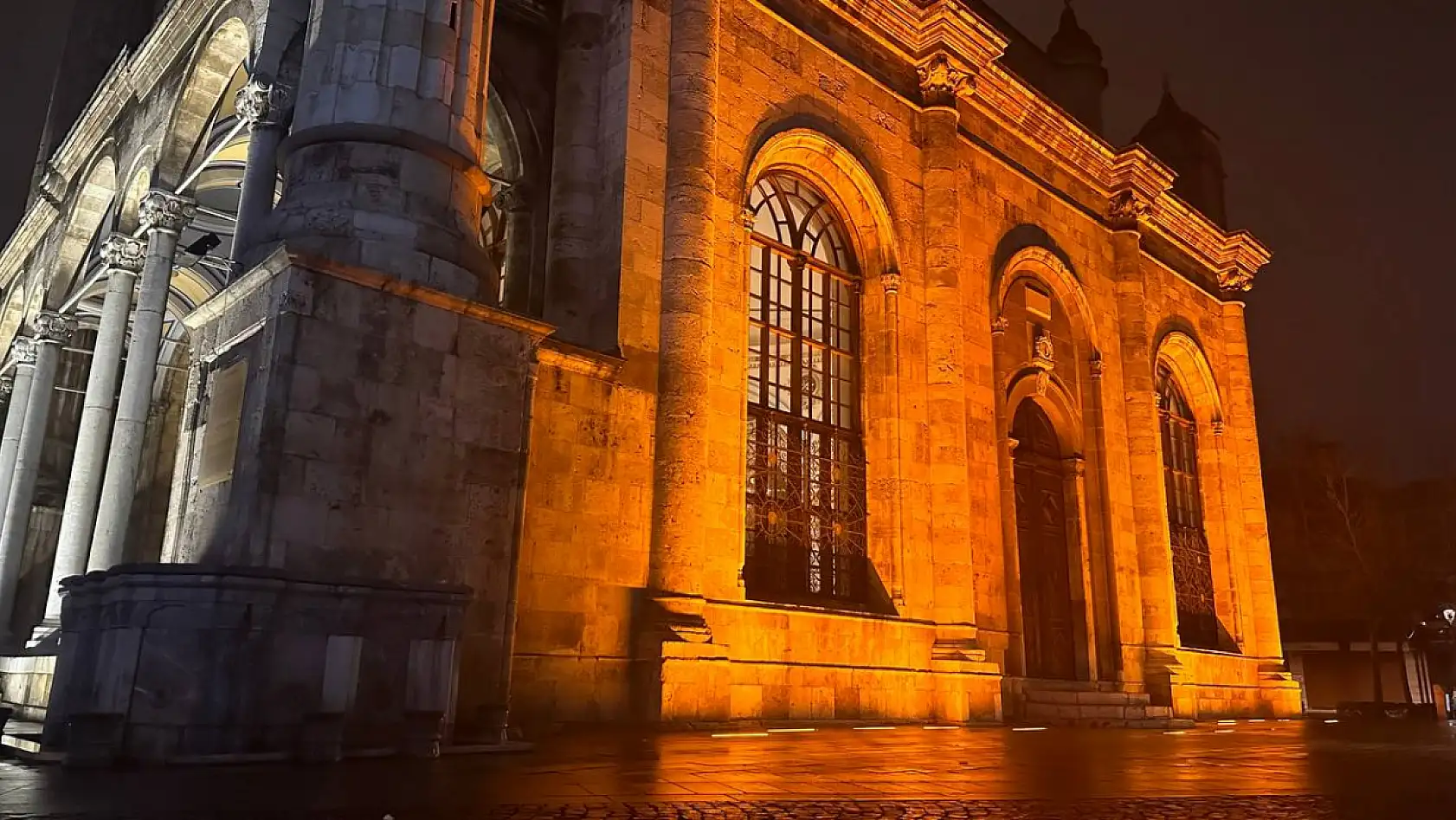 Konya'nın Tarihi Mekanları: Aziziye Camii