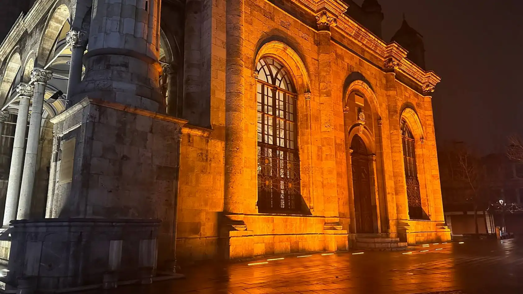 Konya'nın Tarihi Mekanları: Aziziye Camii